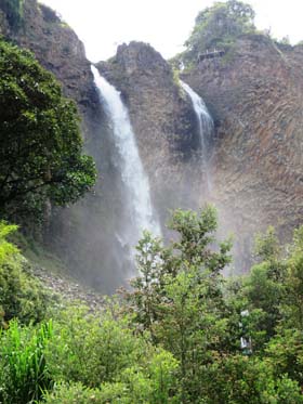 chutes route des cascades equateur